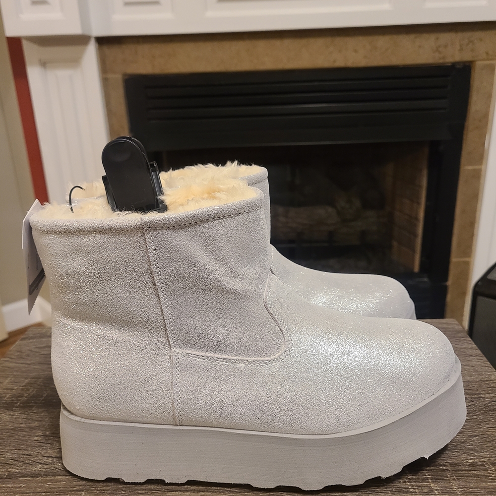 Time and Tru Silver Winter Boots-9